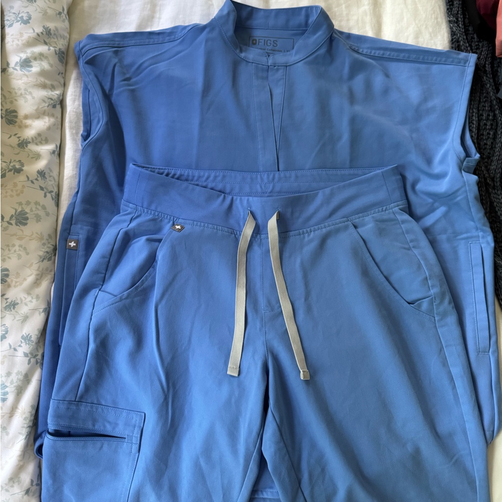 Ceil Blue Figs Scrub Set, S Zamora Joggers and XS Rafaela Oversized Scrub top